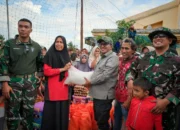 bupati-eka-putra-tinjau-pengungsi-dan-pastikan-akses-jalan-agar-segera-bisa-dilalui-di-nagari-sumpur