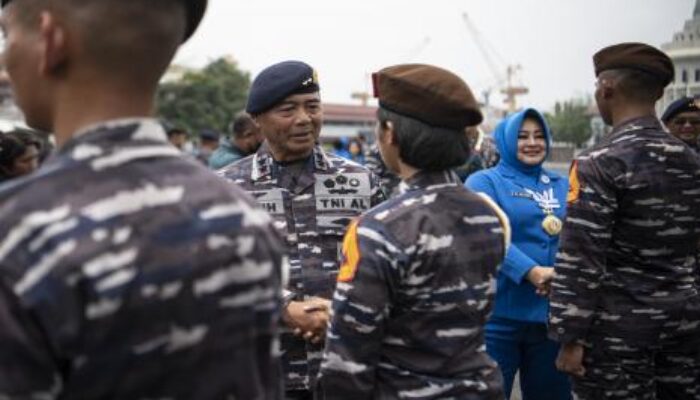 TNI AL Antarkan 50 Ton Bantuan Presiden Prabowo untuk Korban Banjir Aceh