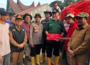 Tinjau Korban Bencana, Gubernur Sumbar Serahkan Bantuan Rp68 Juta