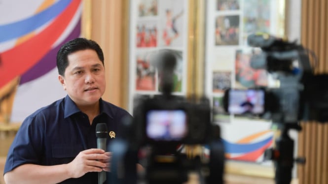 erick-thohir-bakal-kirim-bantuan-alat-olahraga-untuk-korban-bencana,-warganet:-orang-lagi-bencana-dia-malah-becanda!