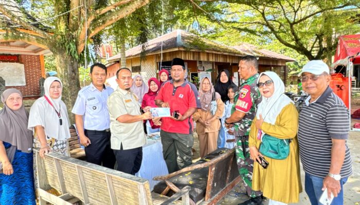 DPRD Padang Salurkan Bantuan Tunai untuk Korban Bencana