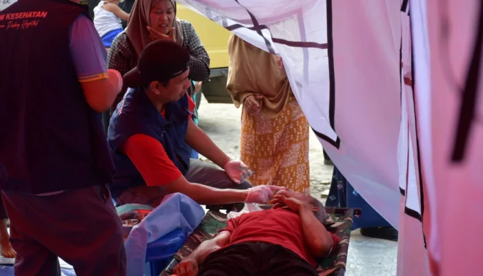 Posko Semen Padang Peduli Layani Korban Banjir Bandang Palembayan