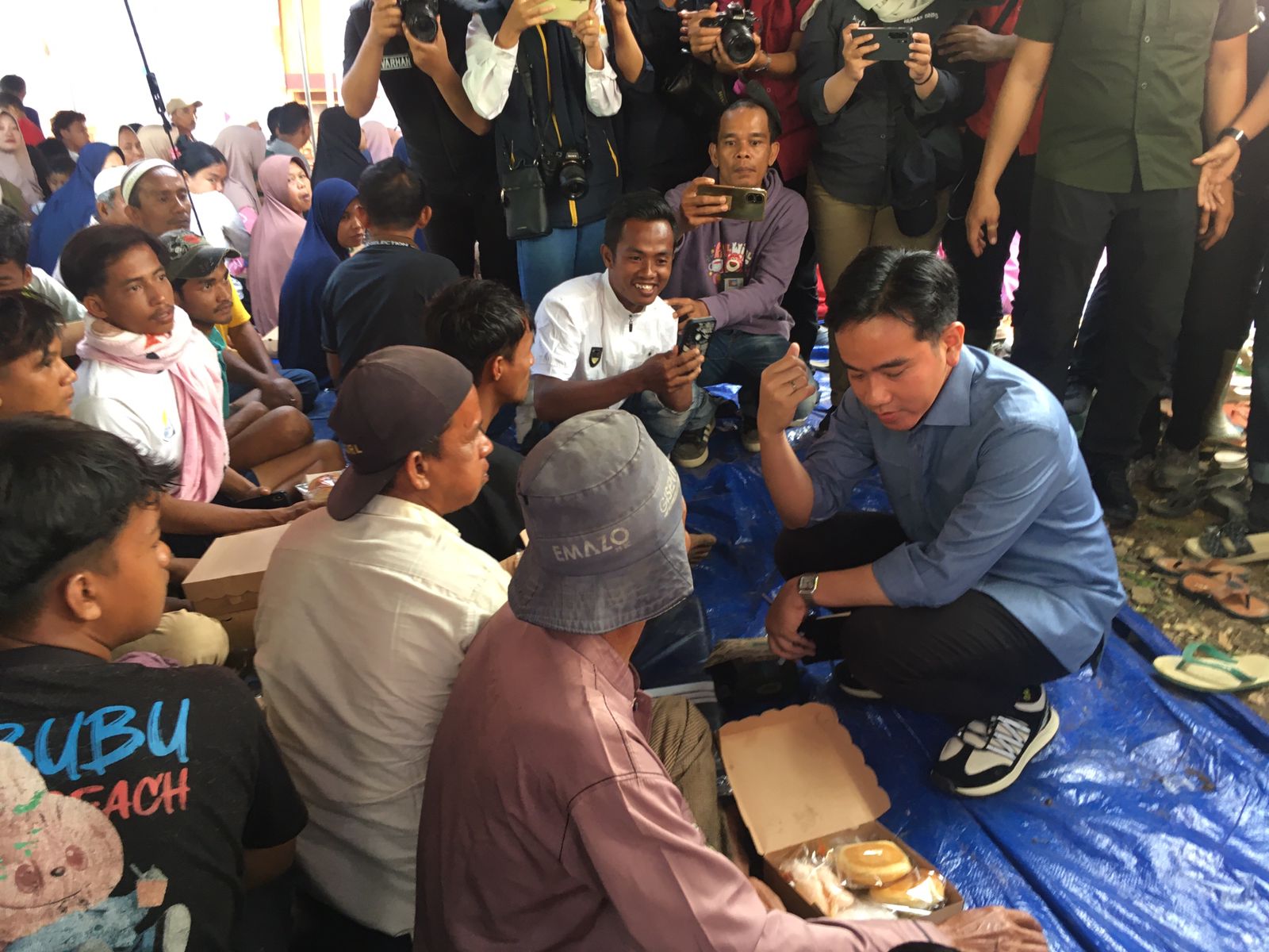 tinjau-korban-bencana-di-agam,-wapres-pastikan-percepat-pemulihan-dan-distribusi-bantuan