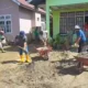 relawan-disbuntanhor-sumbar-turun-tangan-bersihkan-material-banjir-di-nagari-bayua