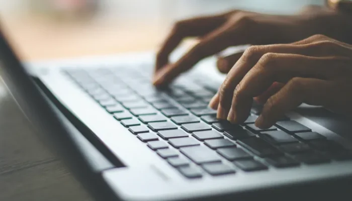 Polytron Jual Laptop i3, RAM 8GB, Garansi Lindungi Kerusakan!