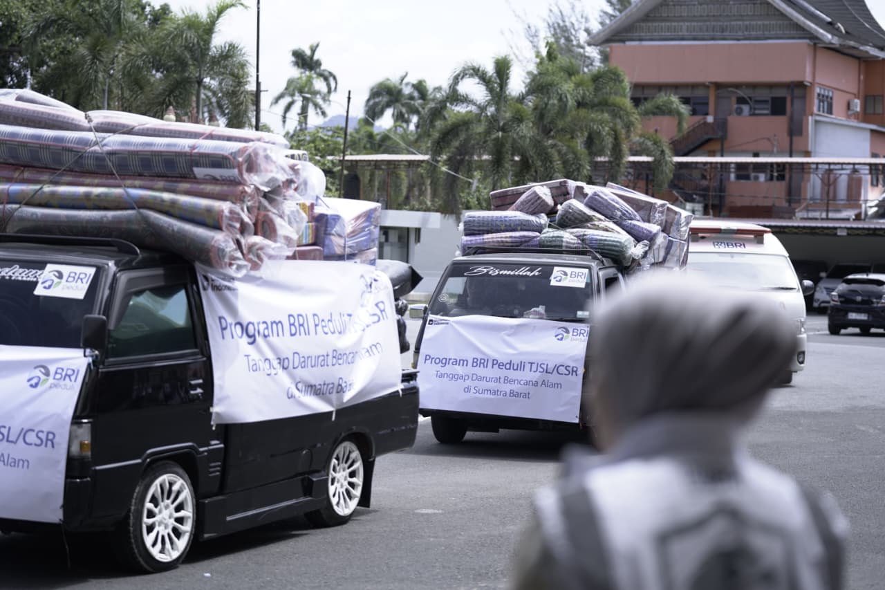 diterima-gubernur,-bri-peduli-salurkan-rp850-juta-untuk-korban-bencana-di-sumbar