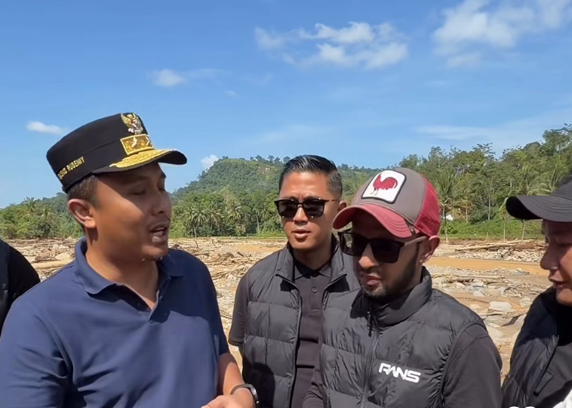 raffi-ahmad-bantu-rp5-miliar-untuk-pemulihan-bencana-banjir-dan-longsor-di-sumbar