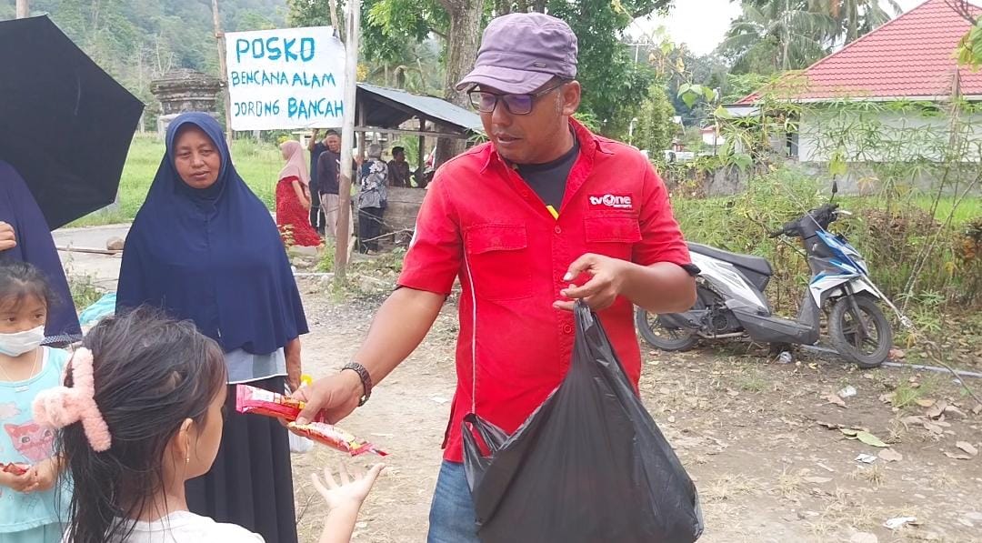 kisah-reporter-tv-one-di-palembayan:-melihat-mayat-bergelimpang-hingga-aksi-sosial-untuk-anak-anak