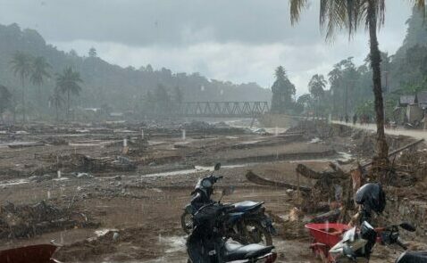 ditemukan-retakan-di-bukit-cendawan,-warga-batu-busuk-padang-diminta-mengungsi
