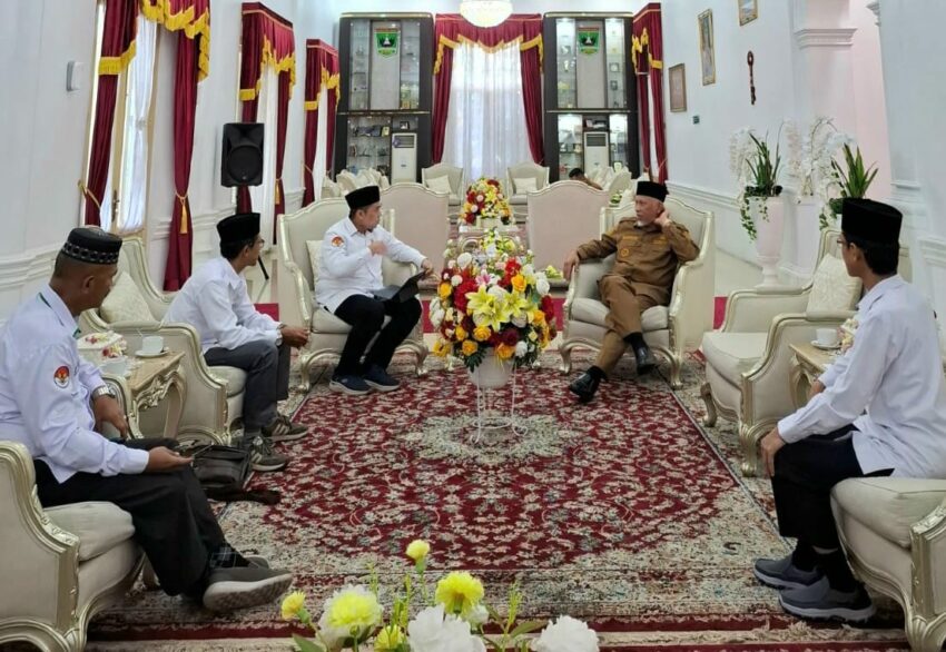 matangkan-persiapan-haji-2026,-gubernur-sumbar-dan-kemenhaj-rumuskan-standar-baru-layanan-jemaah