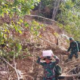 tembus-wilayah-terisolasi-di-tapteng,-tni-jalan-kaki-terobos-20-titik-longsor