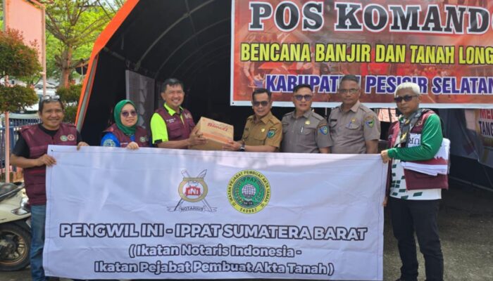 INI-IPPAT Salurkan Bantuan Sembako, Ringankan Korban Banjir Pesisir Selatan