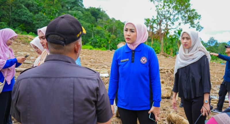 salurkan-bantuan-untuk-korban-bencana,-dianita-vasko:-alhamdulillah-mereka-sehat-dan-semangat