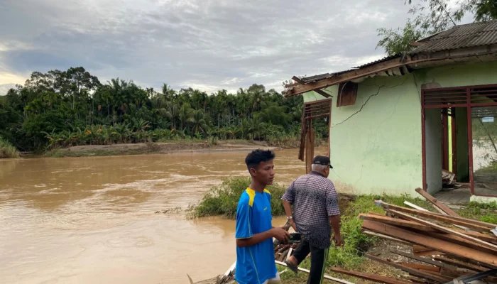 Batang Anai Meluap, Sejumlah Rumah Warga Rusak