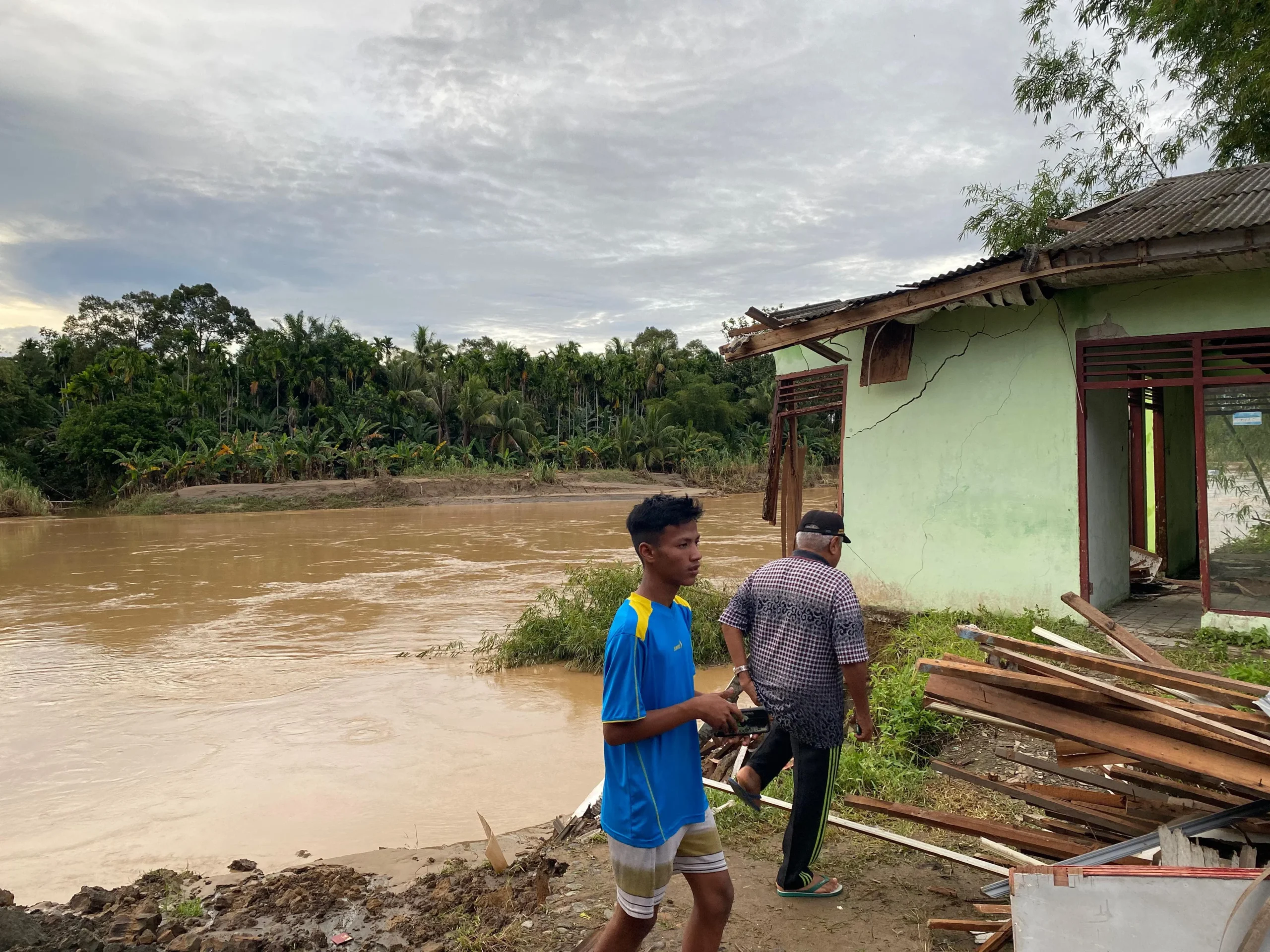 belasan-rumah-di-palapa-saiyo-padang-pariaman-terancam-runtuh