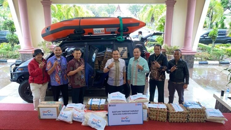 bni-wilayah-02-bantu-korban-banjir-bandang-di-sumbar