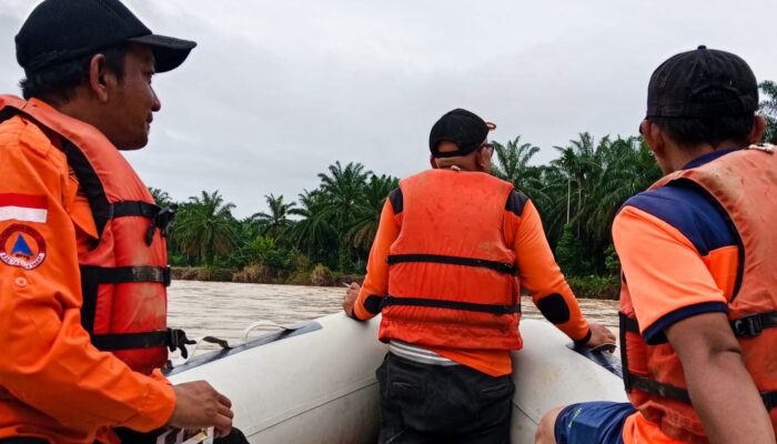 Tim SAR Terus Mencari Warga Hanyut di Batang Pasaman