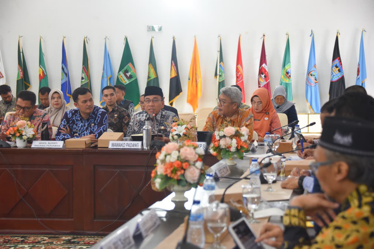 rakor-pengendalian-inflasi,-pemda-se-sumbar-komit-kendalikan-harga-jelang-natal-dan-tahun-baru