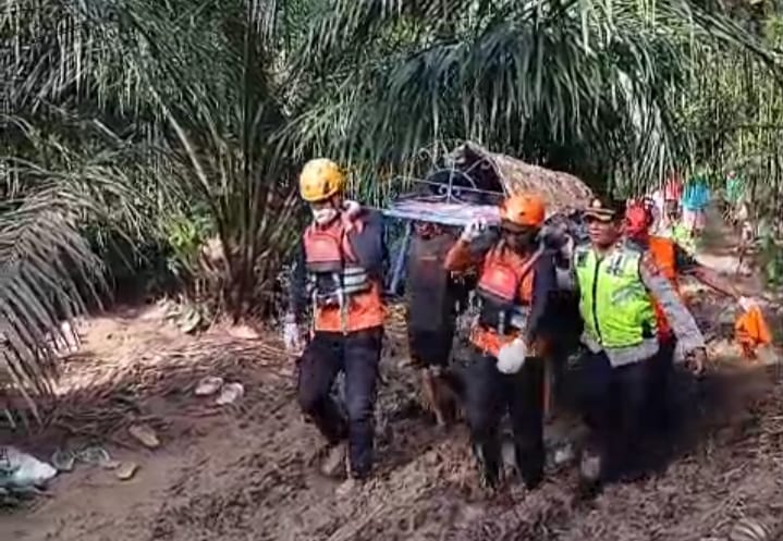 warga-yang-hanyut-di-sungai-batang-pasaman-ditemukan-meninggal-dunia