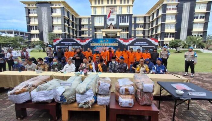 Polda Sumbar Sita dan Musnahkan 121 Kg Ganja