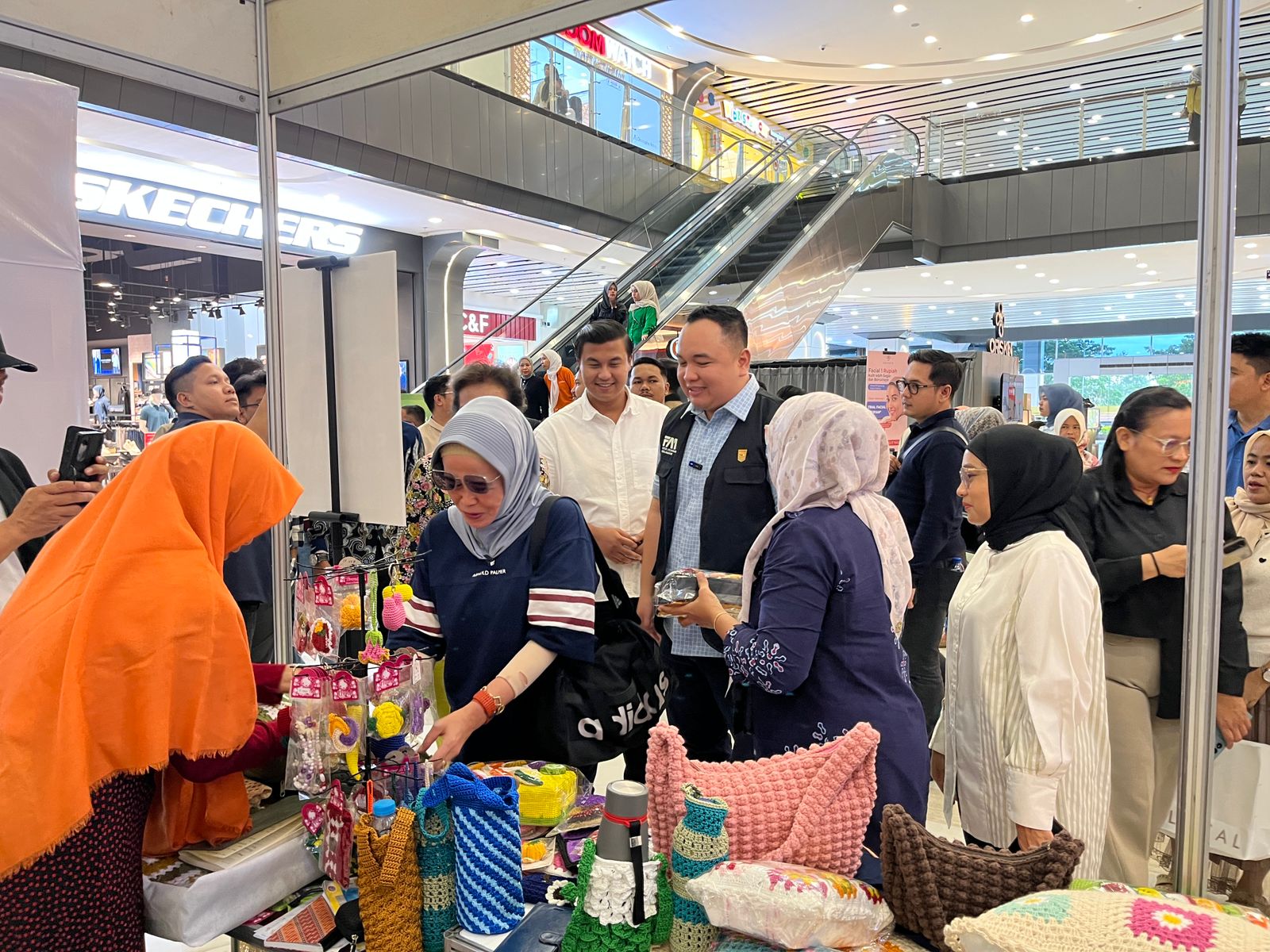 sumbar-create-and-care-padukan-ekonomi-kreatif-dan-aksi-kemanusiaan