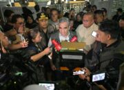 Ketua MPR Tinjau Banjir Padang, Serahkan Bantuan Dua Truk