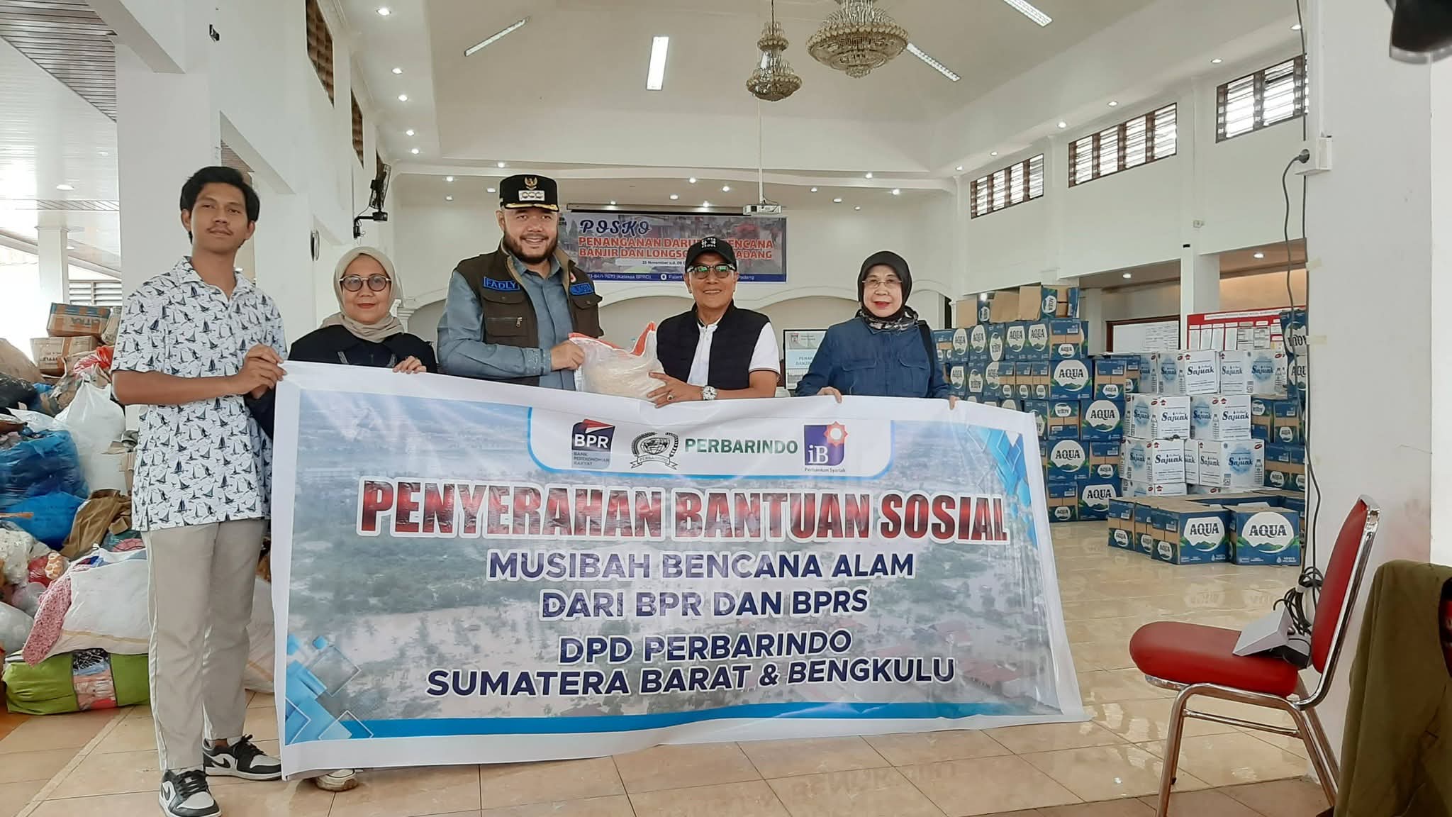 dpd-perbarindo-salurkan-bantuan-untuk-korban-bencana-alam-kota-padang