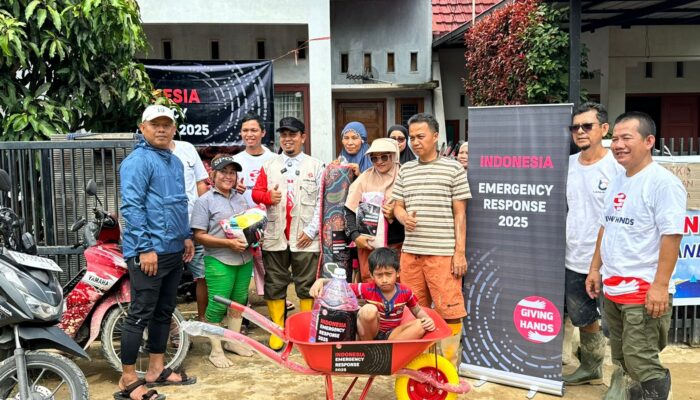 Ketua DPRD Padang Salurkan Bantuan Korban Banjir Banda Gadang