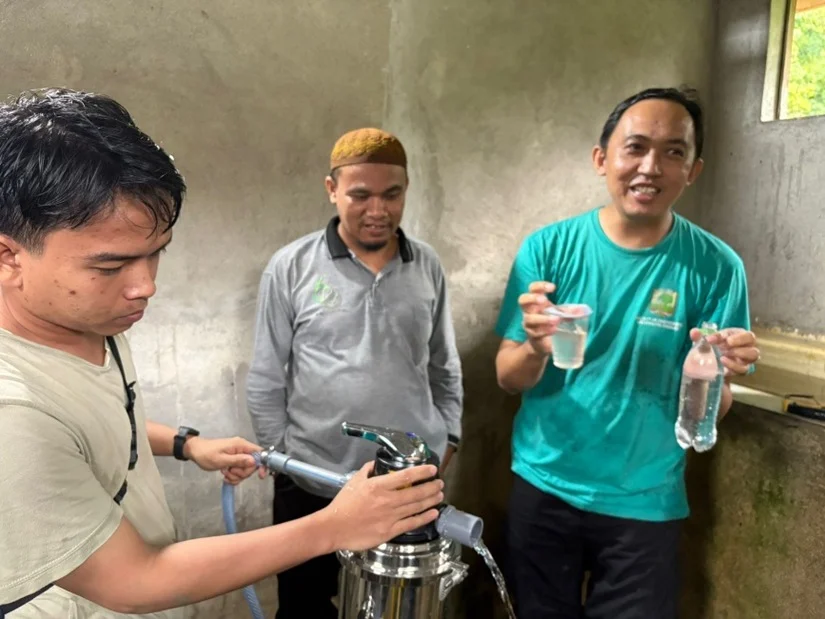 unand-peduli-hadirkan-teknologi-ultrafiltrasi-tanpa-listrik-di-palembayan,-warga-rasakan-air-keruh-berubah-menjadi-bersih