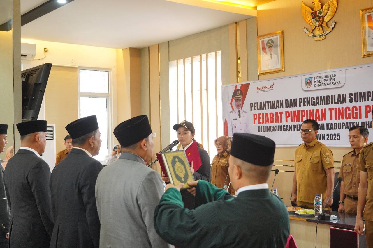 lantik-5-pejabat-eselon-ii,-bupati-dharmasraya-berikan-pesan-pesan-khusus