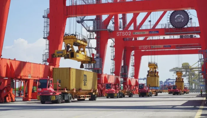 Arus Peti Kemas Melonjak, Pelindo Terminal Petikemas Yakin Target 2025 Terlampaui