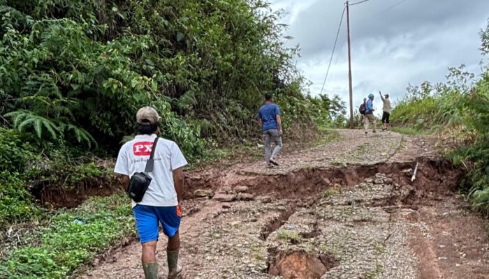 Warga Banio Baririk Agam Terjebak, Akses Jalan Belum Pulih