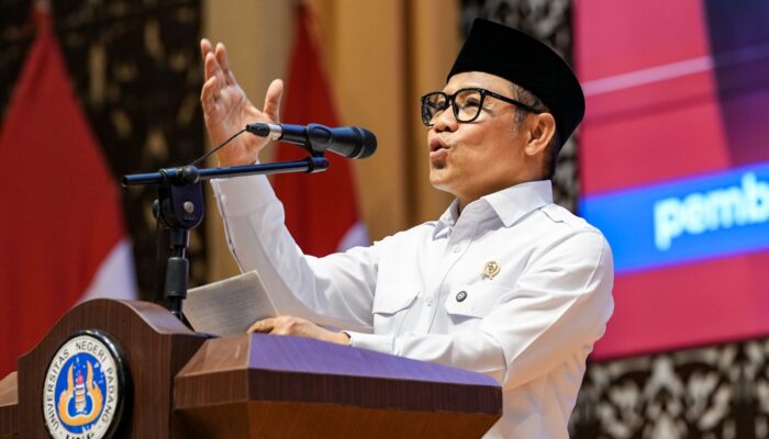 Cak Imin Lepas Mahasiswa KKN UNP Bangun Daerah Bencana