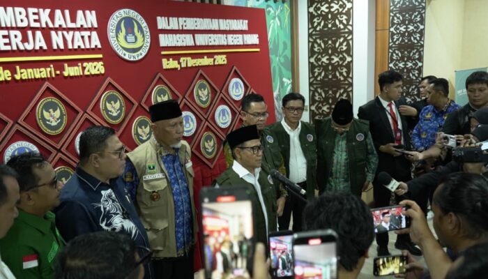 Tinjau Banjir Padang, Menko Muhaimin Beri Dukungan Pemulihan Sumbar