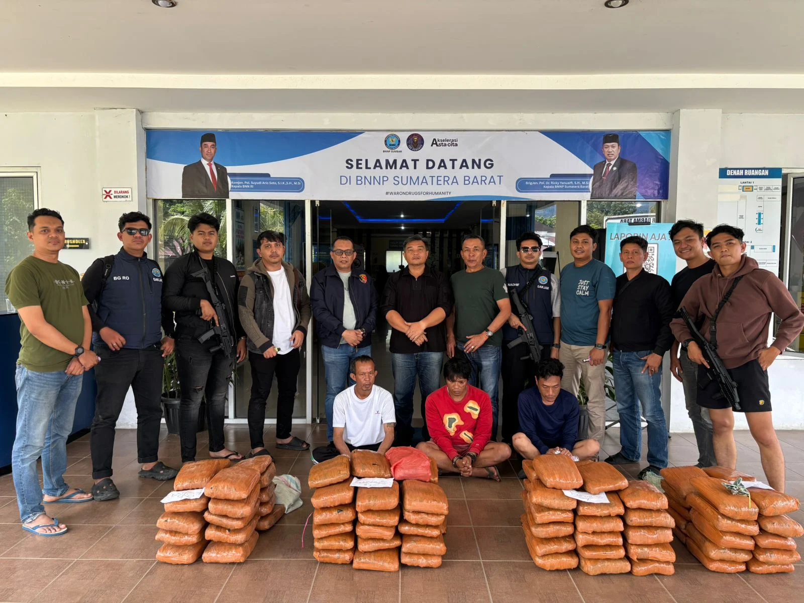 bnnp-sumbar-gagalkan-empat-karung-paket-ganja-siap-edar-asal-mandailing-natal-di-agam
