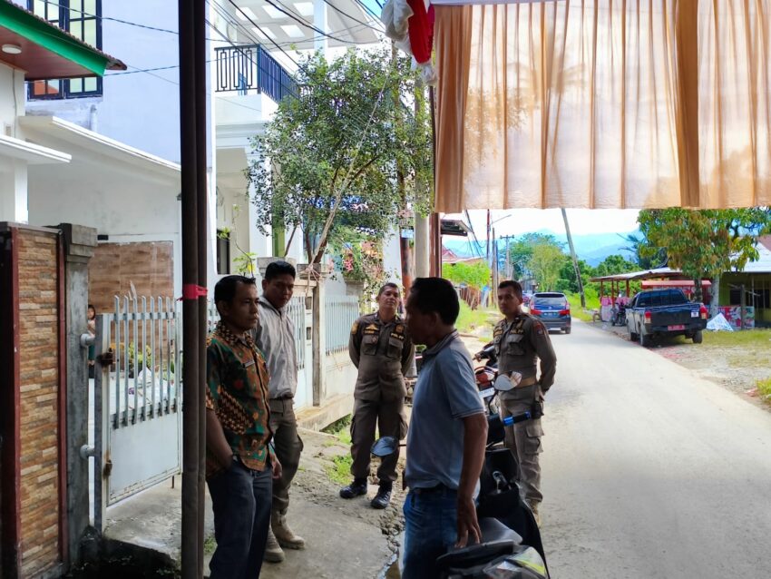 respons-keluhan-warga,-satpol-pp-padang-tertibkan-tenda-hajatan-di-perbatasan-nanggalo