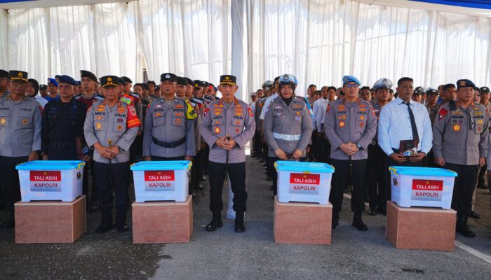 Kapolri Ulurkan Bantuan, Sentuh Personel Polri Terdampak Bencana