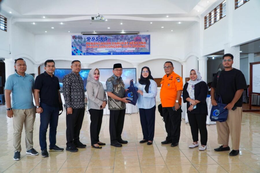 pastikan-hak-dasar-korban-banjir-terpenuhi,-ditjen-ham-salurkan-bantuan-logistik-ke-pemko-padang