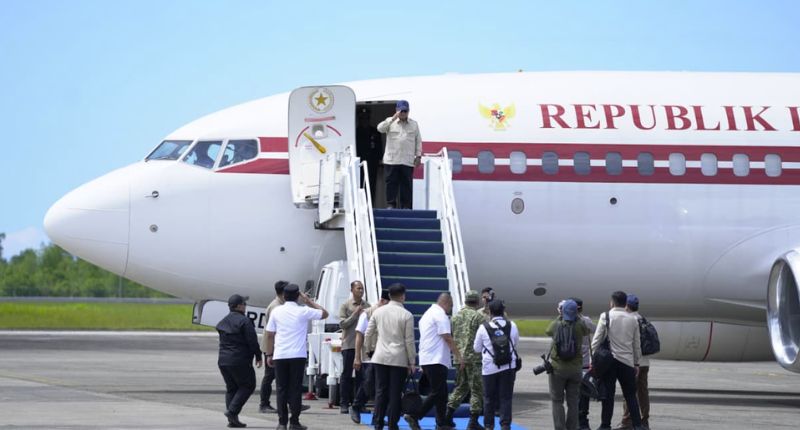 gubernur-dan-wagub-sumbar-lepas-kepulangan-presiden-prabowo-usai-tinjau-dampak-bencana