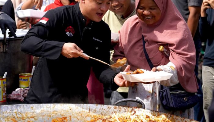 Bobon Santoso 10 ribu Porsi untuk Korban Bencana di Padang