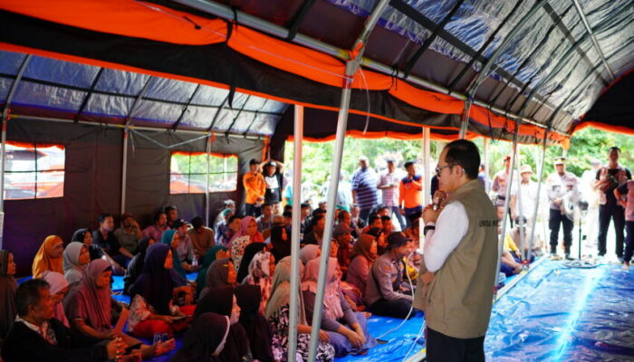 Unand Salurkan Bantuan, Ringankan UKT Korban Banjir