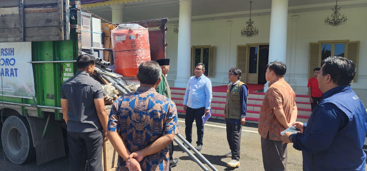 undip-kirim-bantuan-mesin-penjernih-air-untuk-warga-terdampak-bencana-sumbar