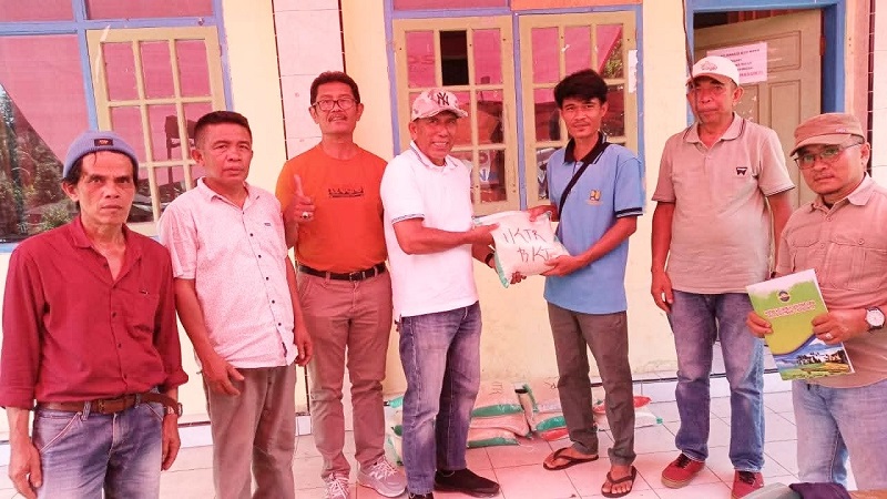 iktr-bukittinggi-serahkan-bantuan-1,5-ton-beras-bagi-warga-terdampak-di-10-nagari-se-tanjung-raya