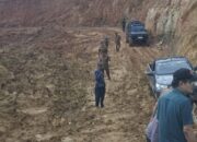 bupati-pasbar-pastikan-akses-longsor-transmigrasi-aek-nabirong-dapat-dilewati