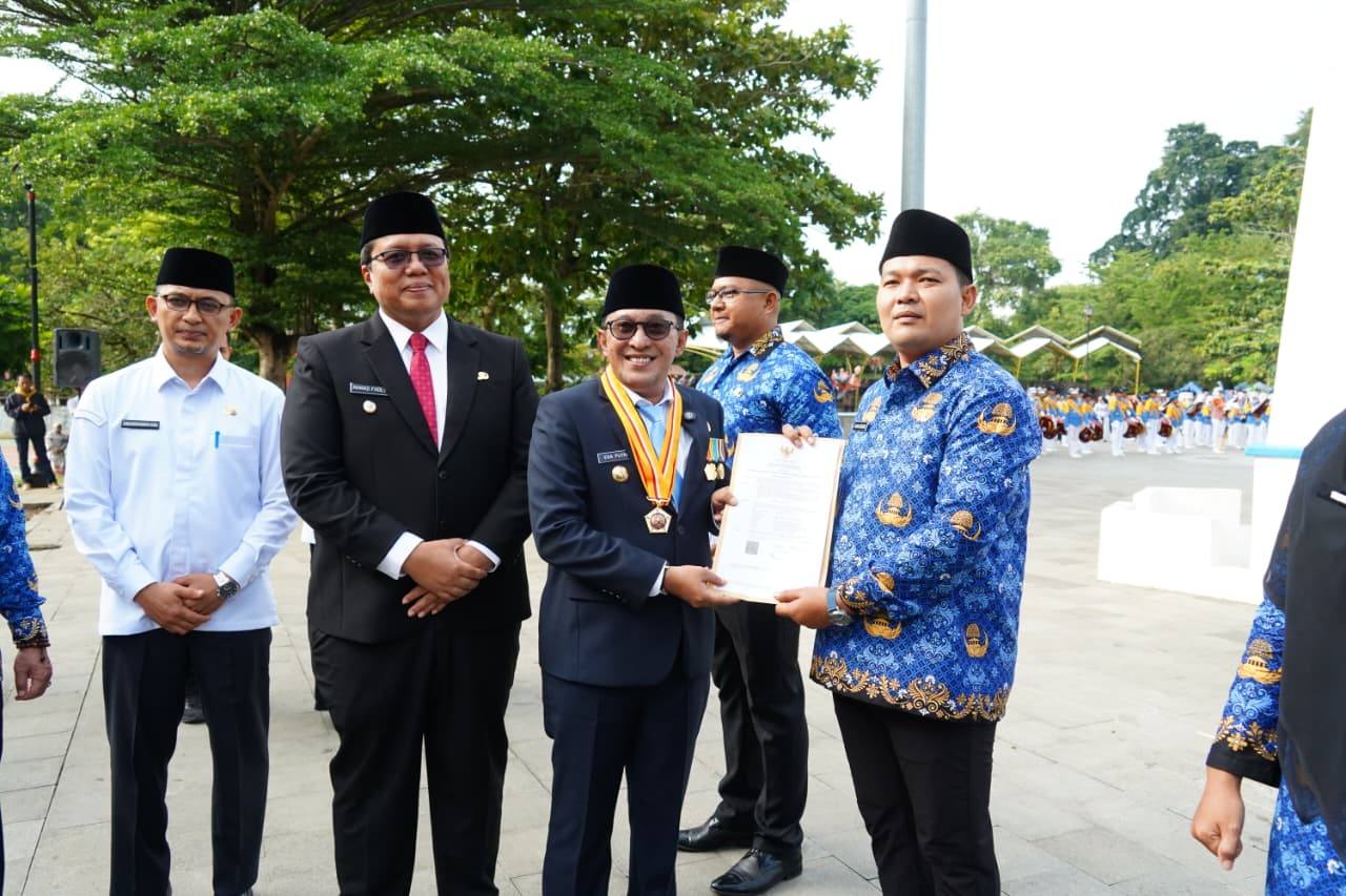 lantik-1.334-pppk-paruh-waktu,-bupati-tanah-datar:-selalu-bersyukur-dan-bekerja-profesional