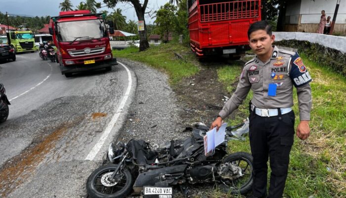 Motor Selip, Mahasiswa Dharmasraya Selamat dari Maut Usai Terlindas Truk