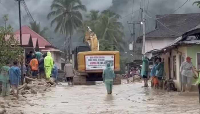 Banjir Longsor Terjang Maninjau, Akses Utama Bukittinggi-Lubuk Basung Lumpuh