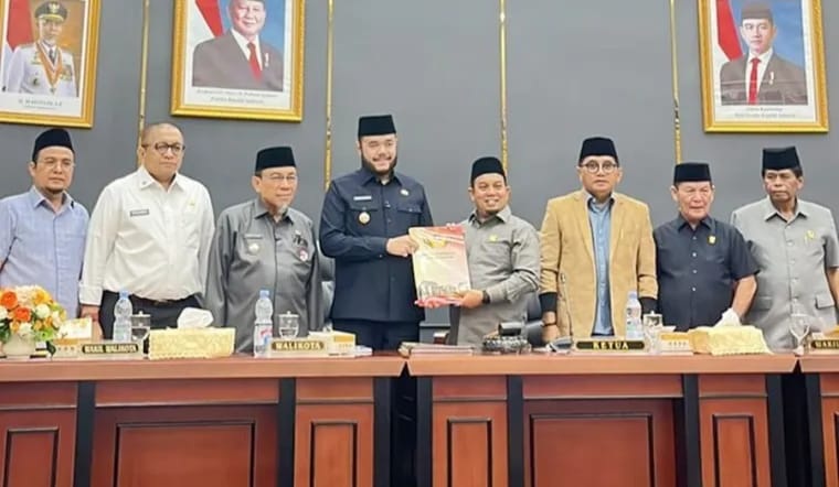 tutup-buka-masa-sidang,-dprd-padang berhasil tetapkan-empat-perda 