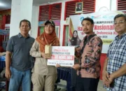 Keluarga Dwi Soetjipto Serahkan Bantuan Untuk Warga Terdampak Banjir di Kecamatan Pauh