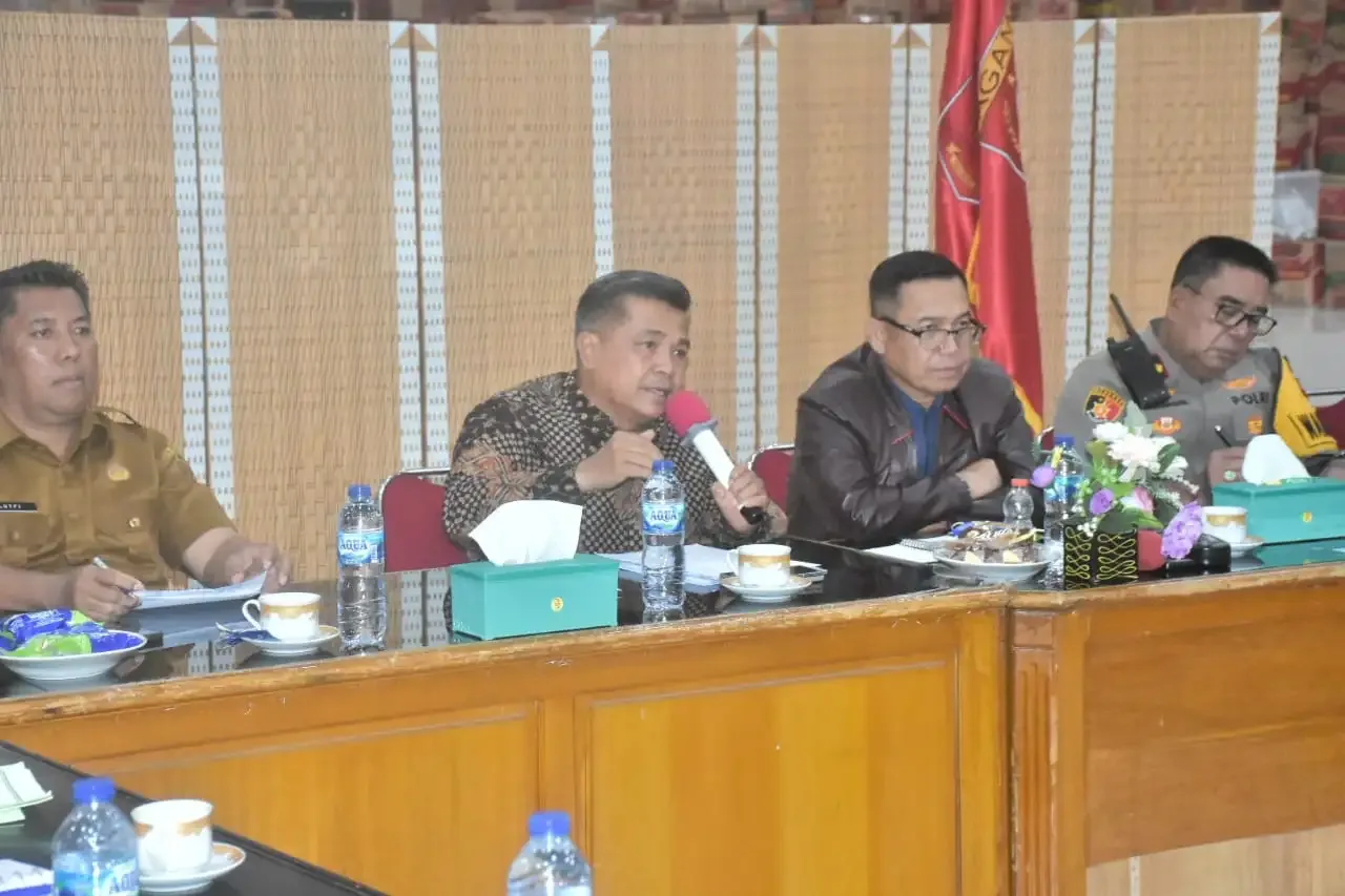 Keputusan tersebut disampaikan langsung oleh Bupati Agam, Ir H Benni Warlis MM Dt Tan Batuah, dalam rapat evaluasi tanggap darurat yang dipimpin Gubernur Sumatera Barat secara virtual dari Pos Komando Tanggap Darurat Bencana Alam Kabupaten Agam, Senin (22/12).